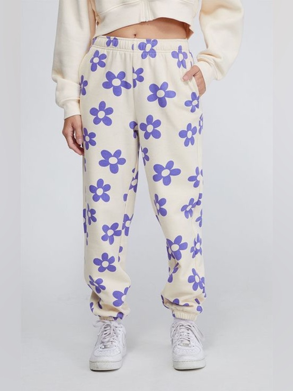 PacSun women's white and purple flower joggers